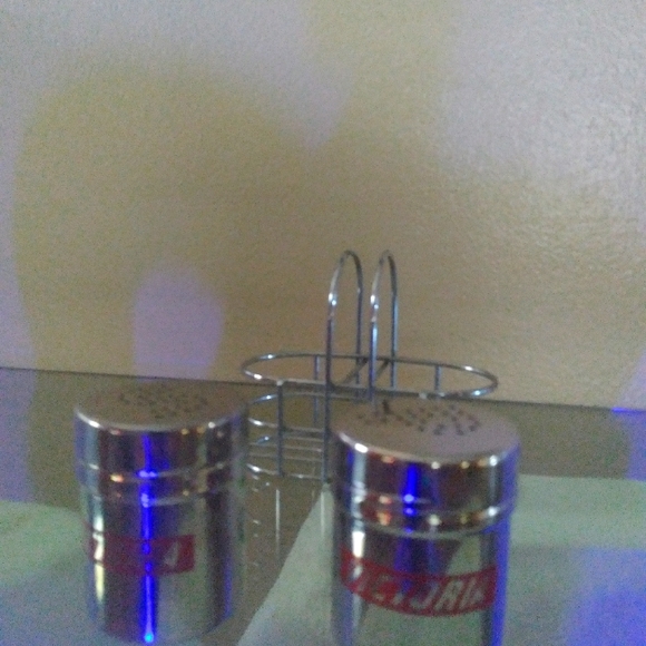 Victoria silver salt and pepper shakers - Picture 1 of 2